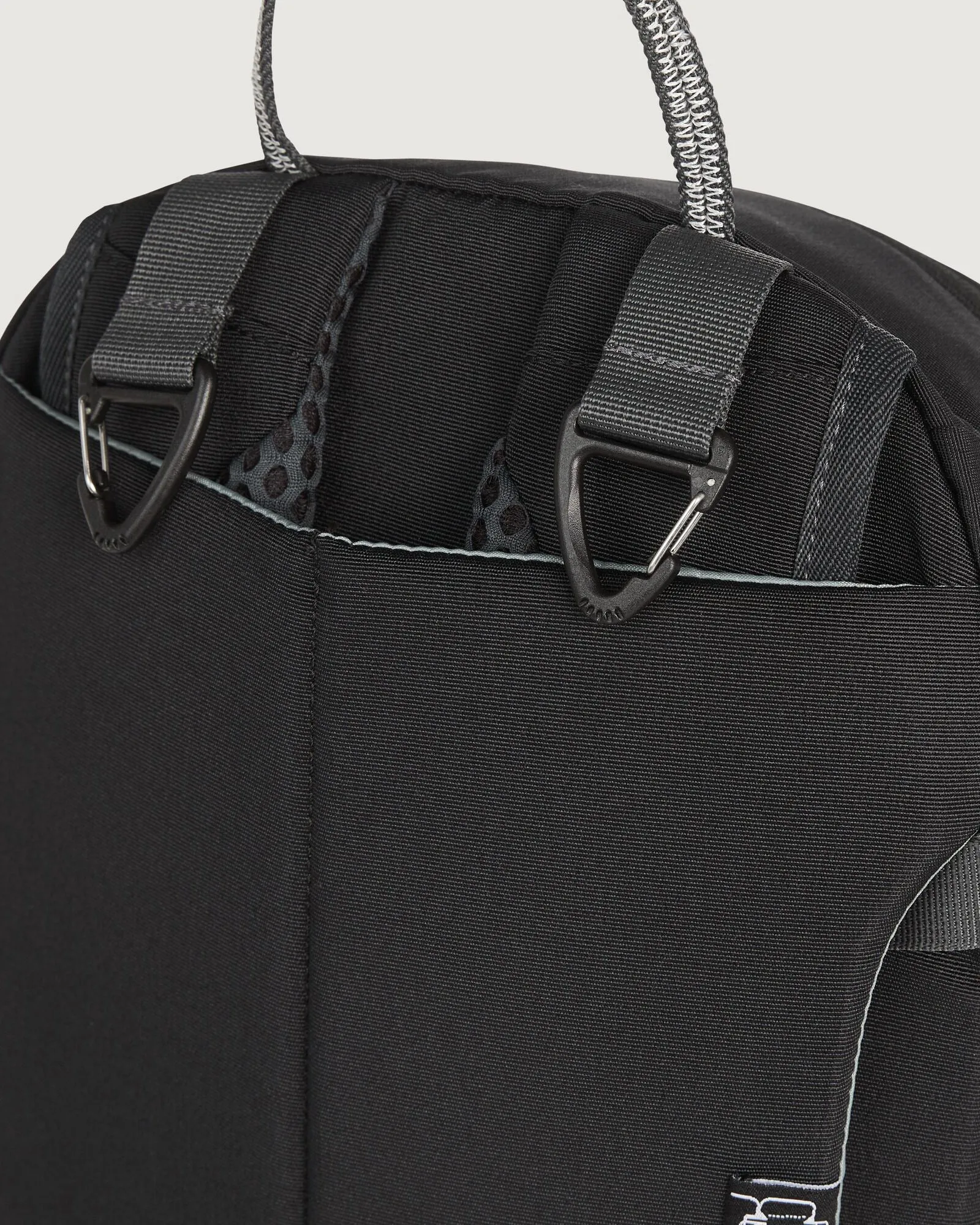 Gluon Beyond Backpack - 18L - Black Stingray