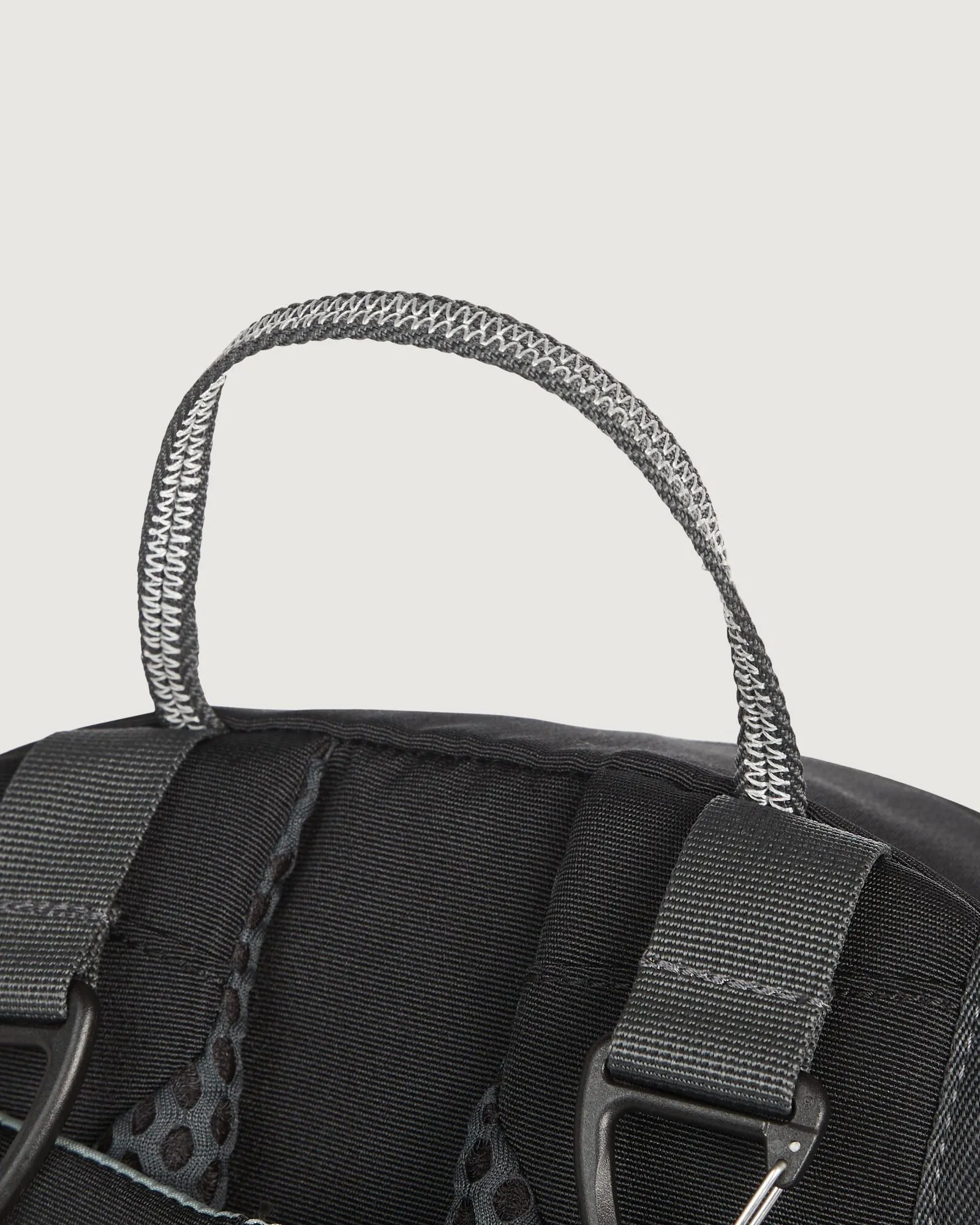 Gluon Beyond Backpack - 18L - Black Stingray