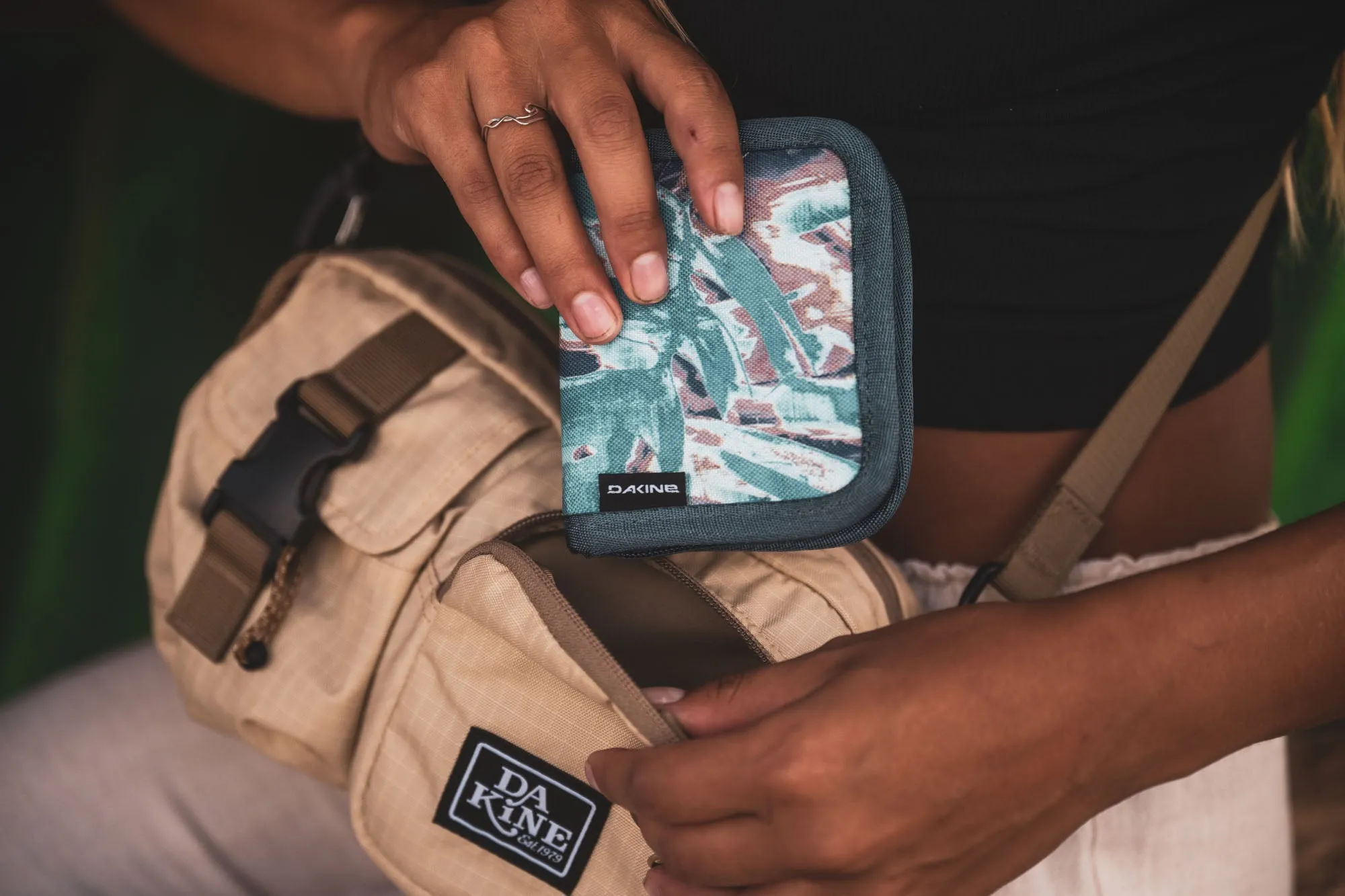 Soho Wallet - Kelp Floral